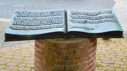 Bronzebuch_Hagenmarkt.jpg
