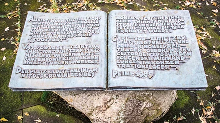 Bronzebuch_CvO_Platz.jpg