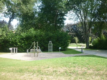 Fitnessgeräte Barntrup CC BY-SA - LTM.jpg