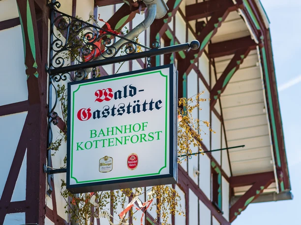 Bahnhof Kottenforst Restaurantschild