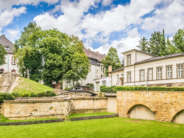 BurgparkBrueckeKasematte.jpg