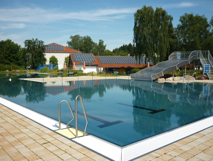 Rutsche Freibad Dörentrup CC BY-SA - LTM.JPG