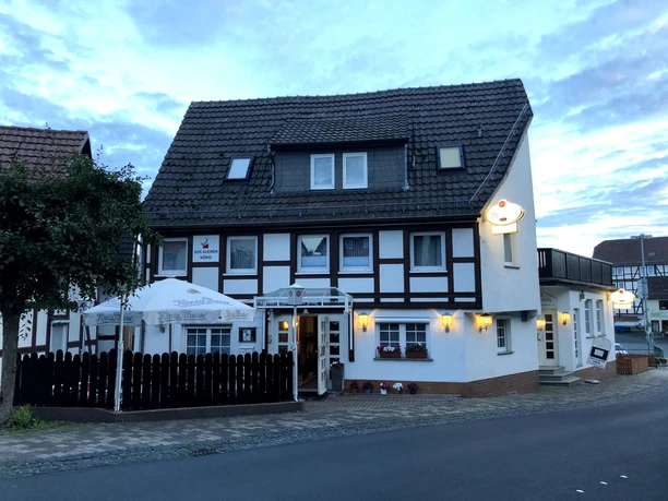 IMG_4099_Original.jpg Außenansicht Hotel & Restaurant "Zum Kleinen König"