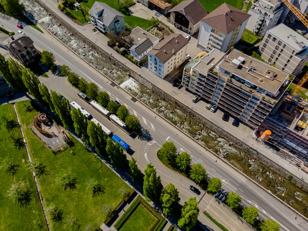 Busparkplatz Schloss Aerial view of bus parking lot at castle