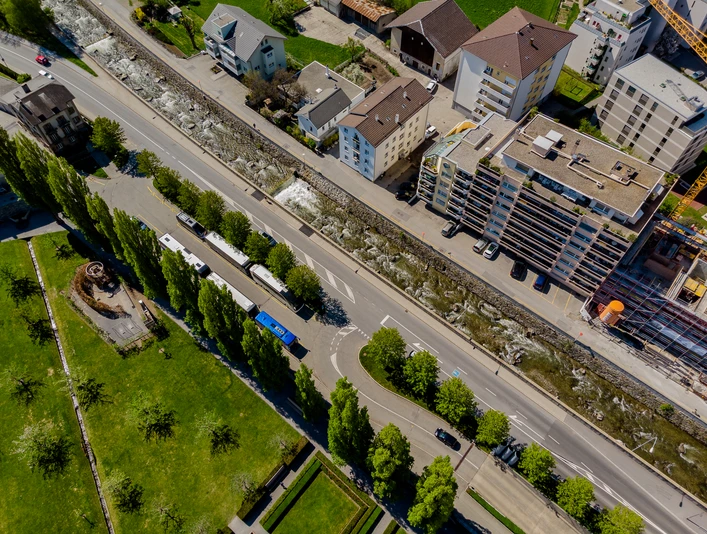 Busparkplatz Schloss Luftaufnahme Busparkplatz SchlossAerial view of bus parking lot at castleVue aérienne du parking pour bus du château
