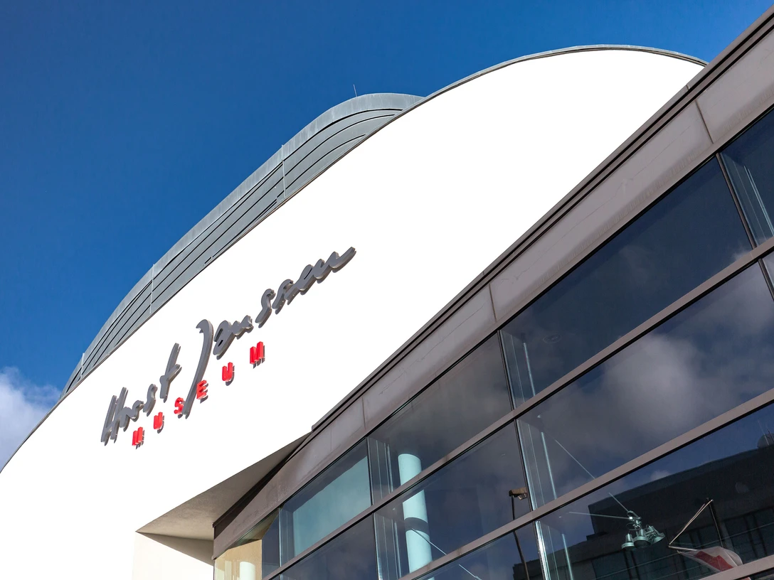 Horst-Janssen-Museum Oldenburg Horst-Janssen-Museum Oldenburg Schriftzug auf der FassadeHorst-Janssen-Museum Oldenburg lettering on the facadeHorst Janssen Museum Oldenburgs bogstaver på facadenBelettering van het Horst Janssen Museum Oldenburg op de gevel