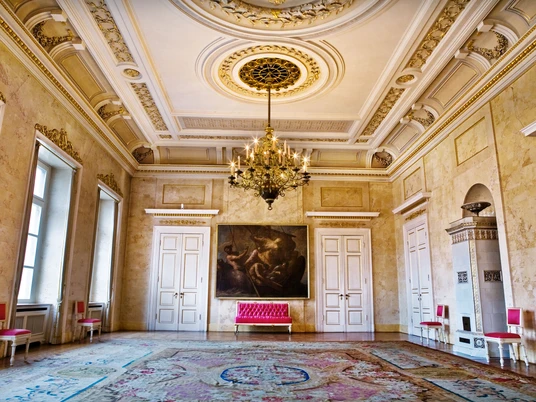 Landesmuseum Kunst und Kulturgeschichte Oldenburg prunkvoller Raum im Landesmuseum für Kunst und Kulturgeschichte in Oldenburg mit KronleuchterMagnificent room in the State Museum of Art and Cultural History in Oldenburg with chandelierstorslået rum i det statslige museum for kunst og kulturhistorie i Oldenburg med lysekroneprachtige kamer in het Staatsmuseum voor Kunst en Cultuurgeschiedenis in Oldenburg met kroonluchter