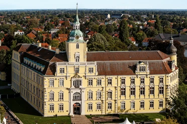 Oldenburger Schloss Luftansicht Kasteel Oldenburg van bovenaf gezien
