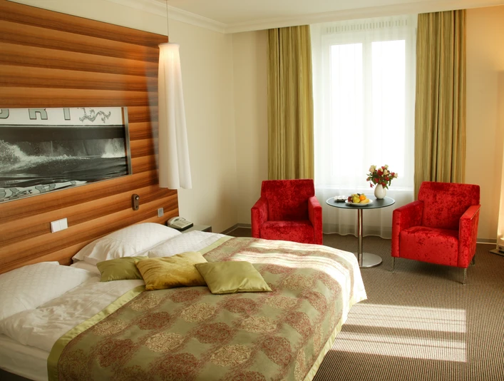 Doppelzimmer hell.JPG