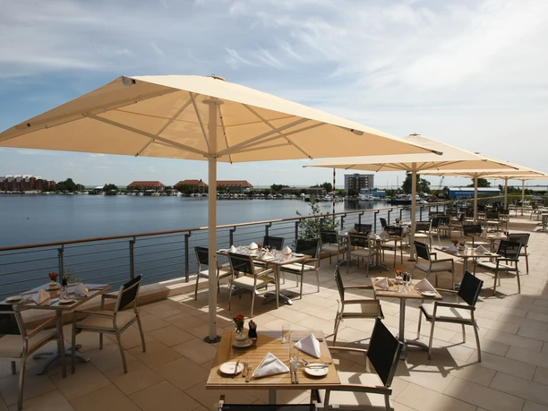 atlantic-hotel-wilhelmshaven-restaurant-habour-view-terrasse.JPG