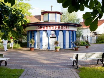 Brunnentempel im Kurpark am Löwensprudel