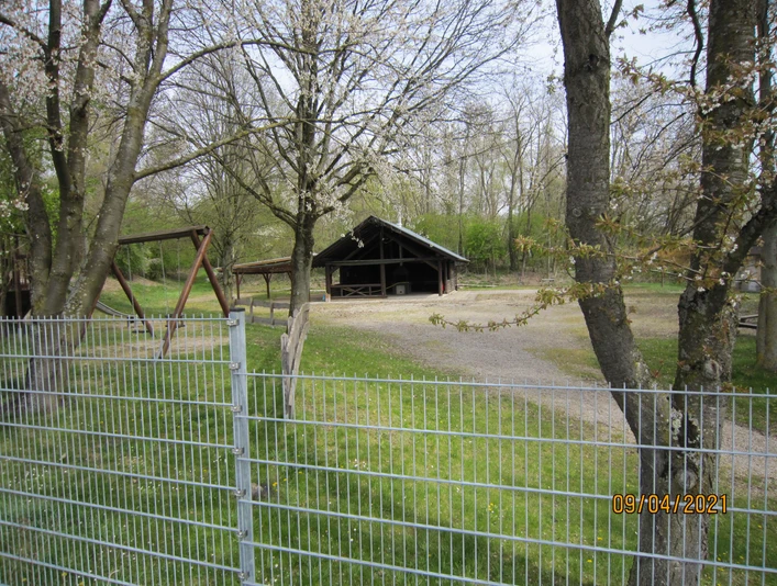 IMG 1038 Grillplatz mit Spielplatz
