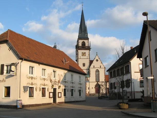 Kirche Rathaus und Gasthaus Linde