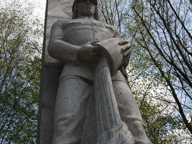Landes Feuerwehr Ehrenmal 2