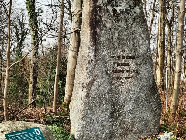 Heldenhain Gedenkstein