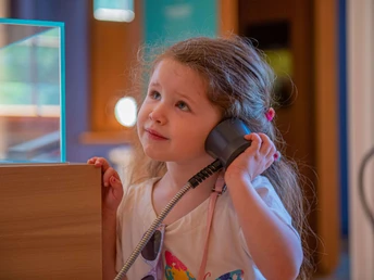 Illertissen_Bienenmuseum 17.05. 22 Hörstation Biene Maja©wto fotostudio.jpg