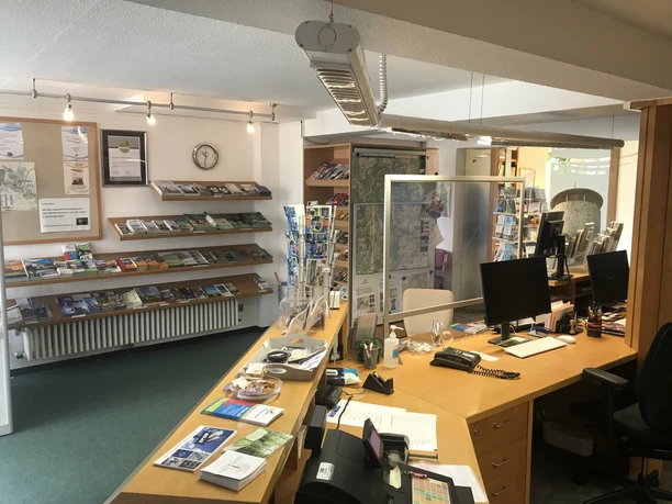 Tourist-Info Bad Zwesten, Beratungs- und Verkaufsbereich