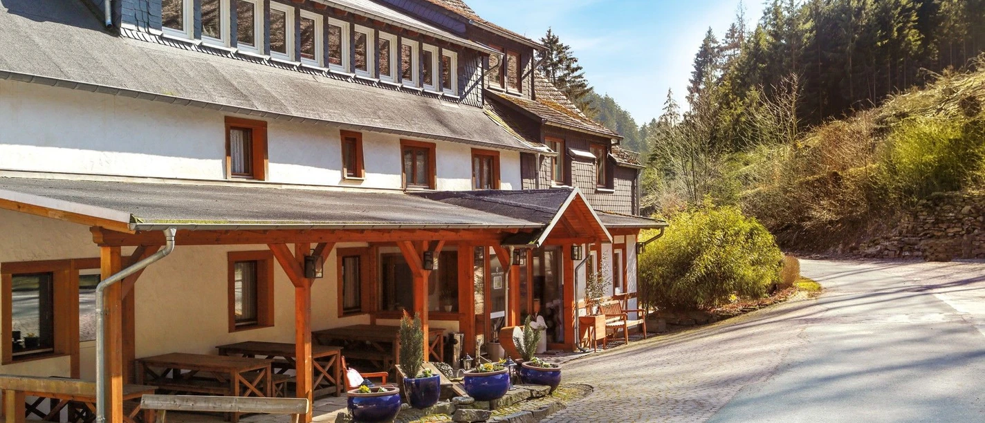 Frontansicht Landhotel Baumwipfel.jpg