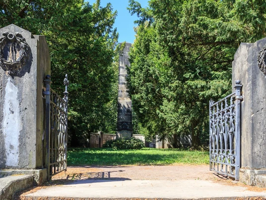 Eingang zum Bergmannsgrab am Segen-Gottes-Schacht
