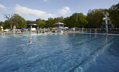 VW-Bad-Schwimmerbecken