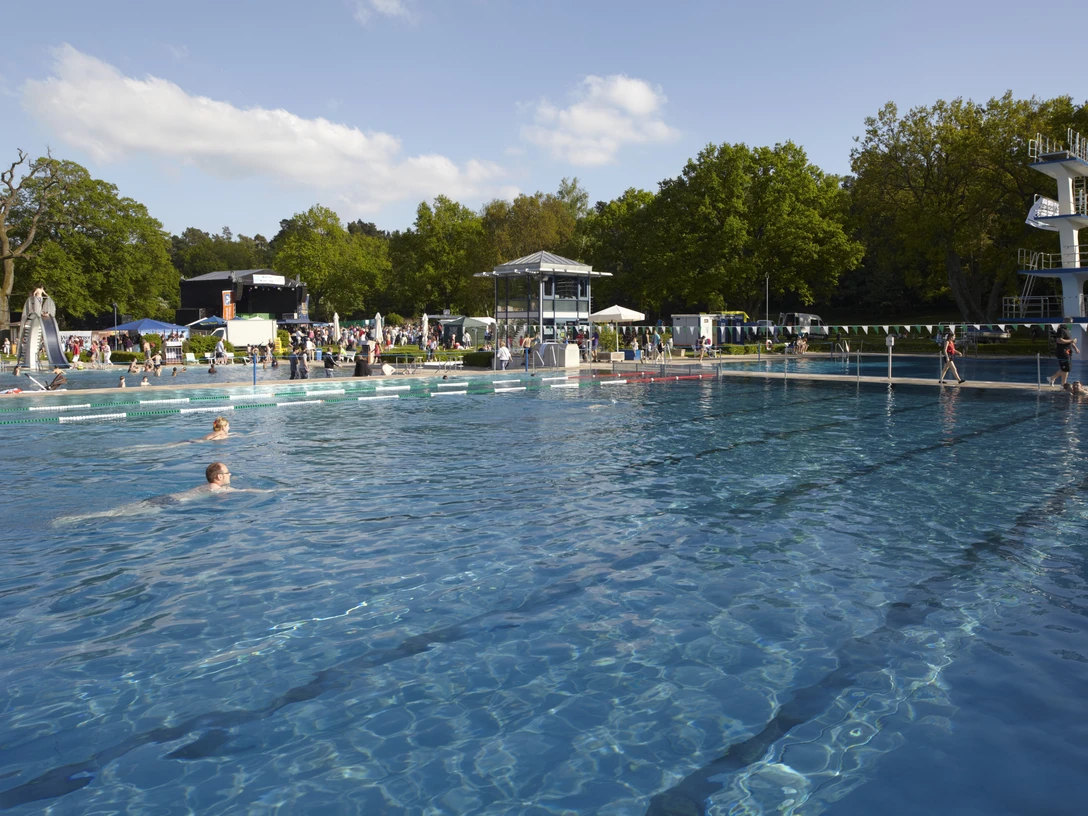 VW-Bad-Schwimmerbecken