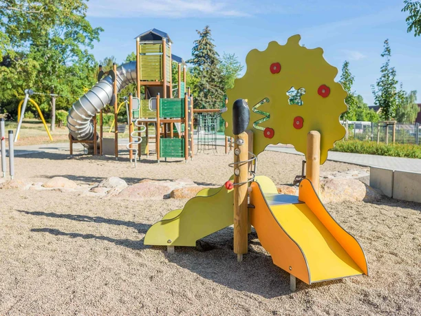 Spielplatz im Stadtpark Blankenburg Spielplatz im Stadtpark Blankenburg