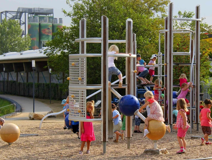 Axiom - Spielplatz im Bürgerpark Wernigerode Axiom - Spielplatz im Bürgerpark Wernigerode
