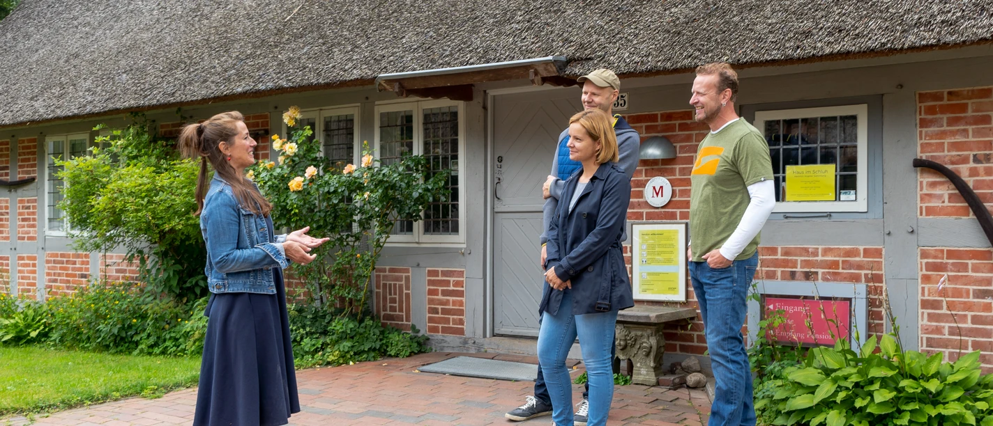 Vor dem Haus im Schluh.jpg