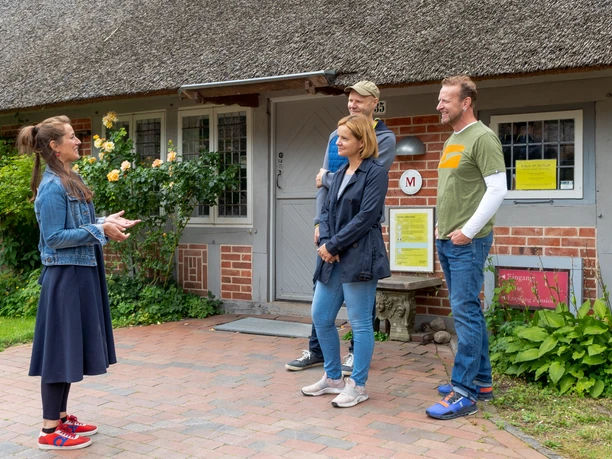 Vor dem Haus im Schluh.jpg