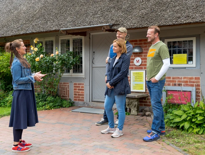 Vor dem Haus im Schluh.jpg