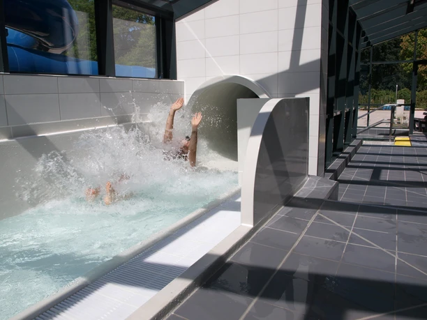 Rutschenspaß im Hermann-Weber-Bad