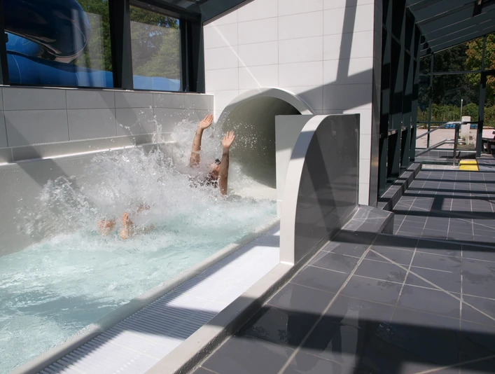 Rutschenspaß im Hermann-Weber-Bad