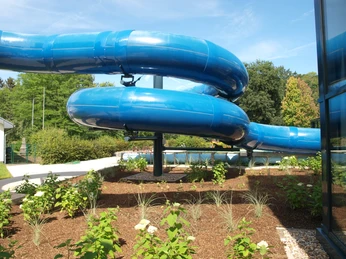 Außenansicht Rutsche Hermann-Weber-Bad