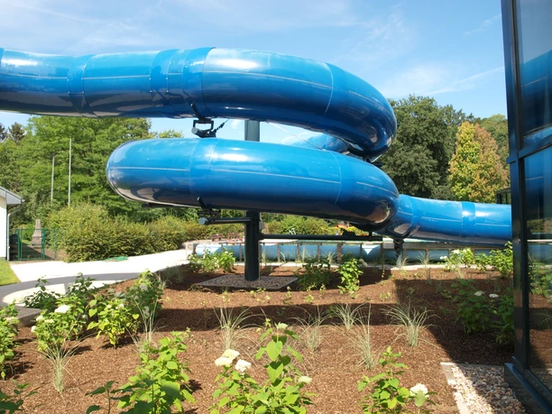 Außenansicht Rutsche Hermann-Weber-Bad