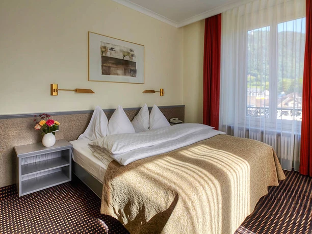 Seehotel Waldstätterhof Brunnen.jpg