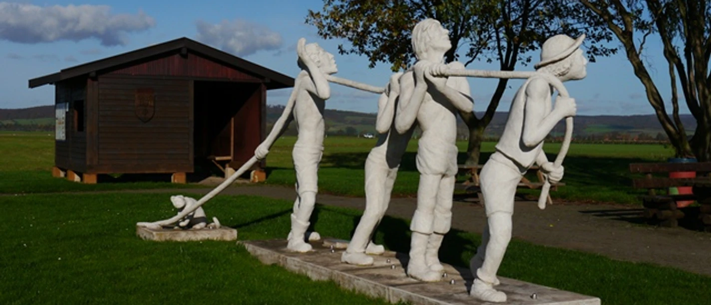Rastplatz bei den Treidler-Figuren