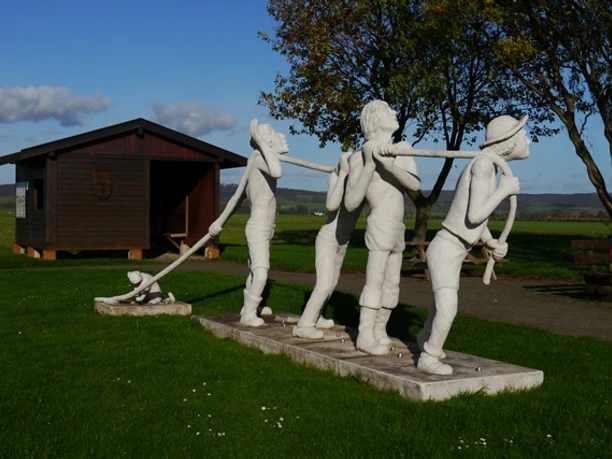 Rastplatz bei den Treidler-Figuren