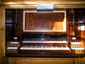 Orgelspielschrank der Kreutzbach-Orgel in der Kirche Lobstädt