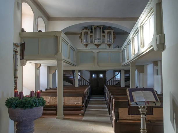 Böhlen Kirchenschiff mit Donati-Orgel