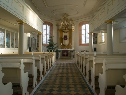 Katharinenkirche Großdeuben Kirchenschiff mit Altar