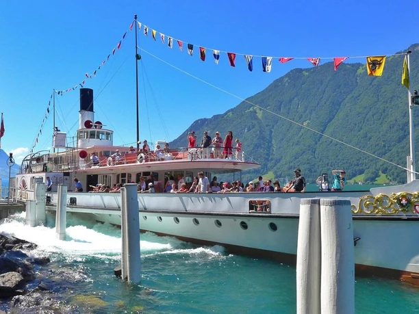 csm_urnersee-rundfahrt-geheimtipp-erlebnisregion-mythen_3_e1cf9cab98.jpg