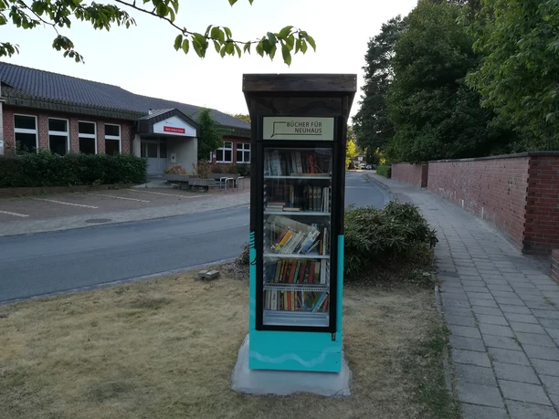 Bücherschrank Neuhaus an der Oste