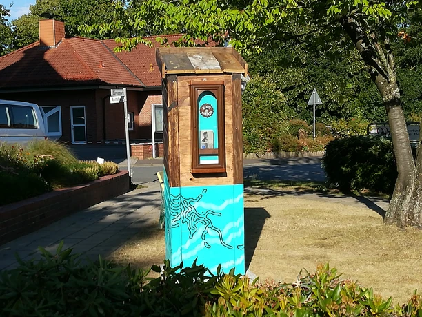 Bücherschrank Neuhaus an der Oste