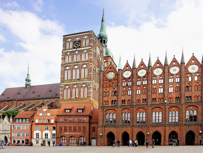 Rathaus und Nikolaikirche Stralsund