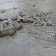 Stadtmodell Achim Bronzemodell der Stadt Achim zeigt detailliert historische Gebäudeanordnung und Straßenzüge.