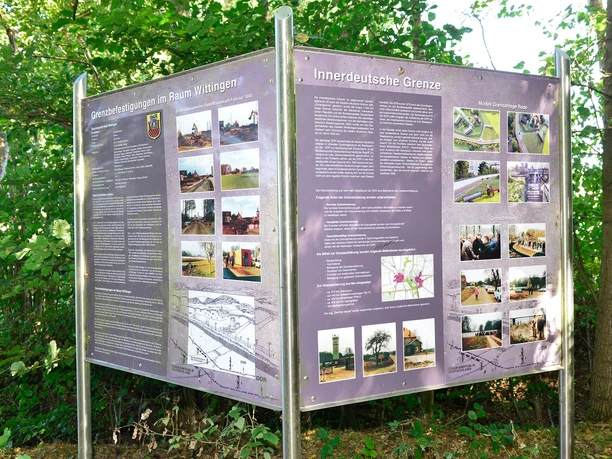 Hinweistafel zur innerdeutschen Grenze nahe Rade Hinweistafel zur innerdeutschen Grenze nahe Rade