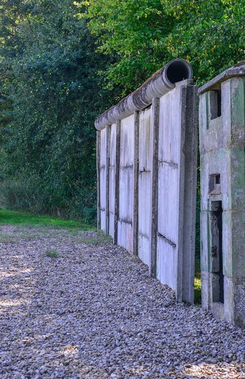 Teil der Grenzmauer bei Rade