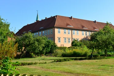 Außenansicht Kloster Isenhagen Außenansicht Kloster Isenhagen