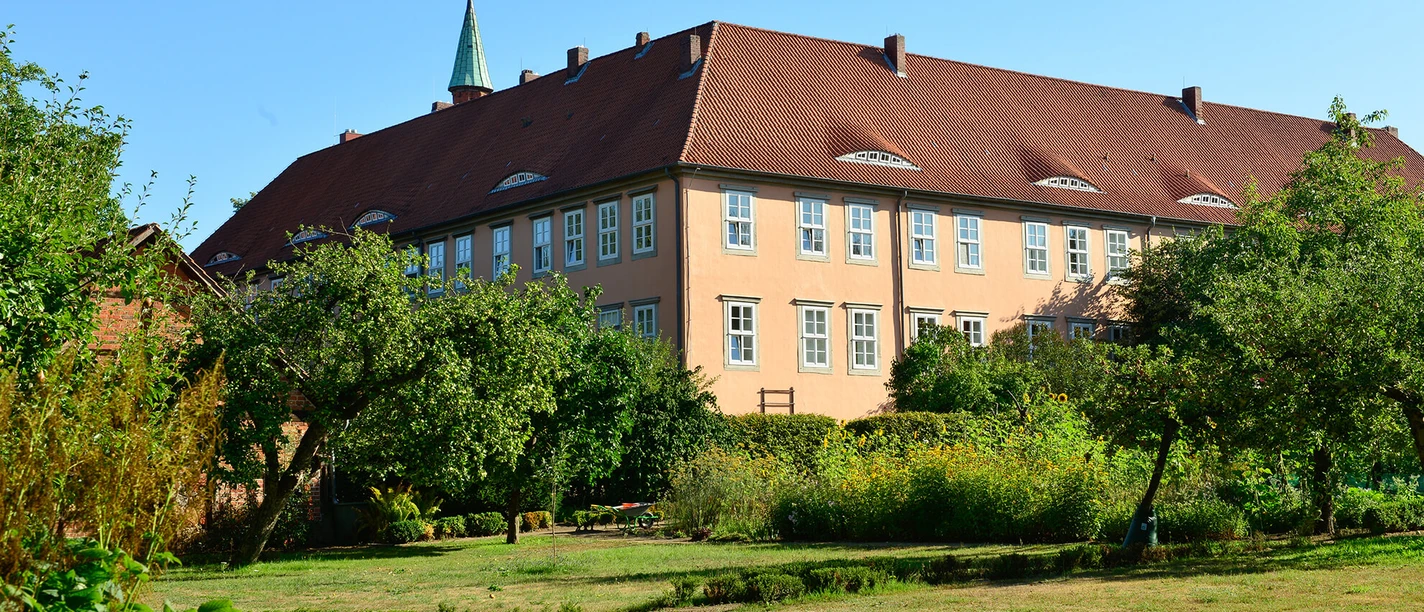 Außenansicht Kloster Isenhagen Außenansicht Kloster Isenhagen