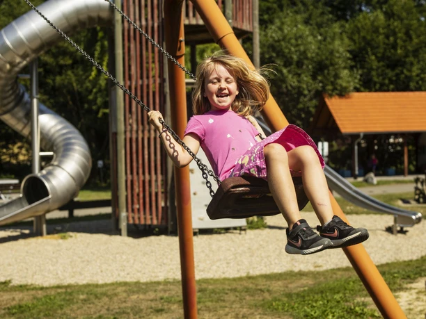 spielplatz-boemighausen-schaukel c) freizeitwelt-willingen, sabrinity.jpg